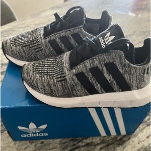 Adidas SWIFT RUN C SHOES - Size 11K Toddler Boys